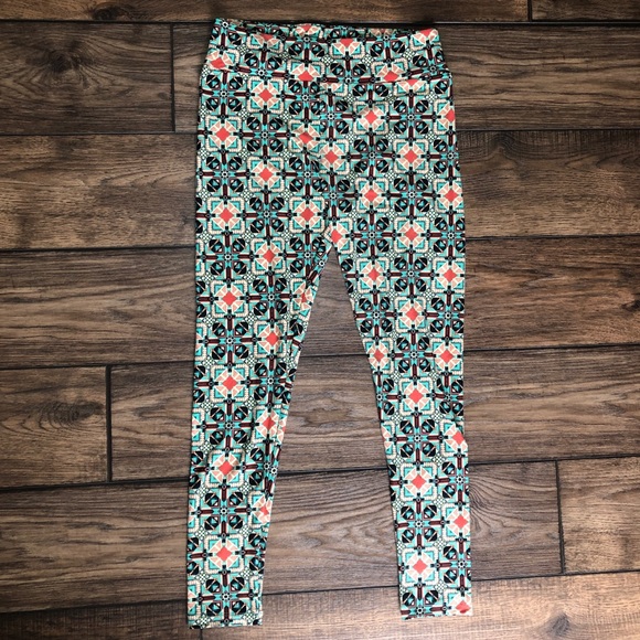 LulaRoe Tall & Curvy buttery soft kaleidoscope print leggings - Picture 2 of 7